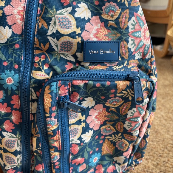 Vera Bradley Recycled Lighten Up Reactive Sling Backpack NWOT - Picture 2 of 10